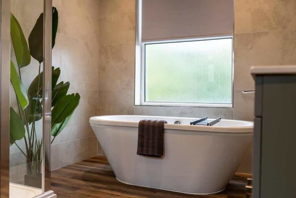 Bathroom, Bath, towels