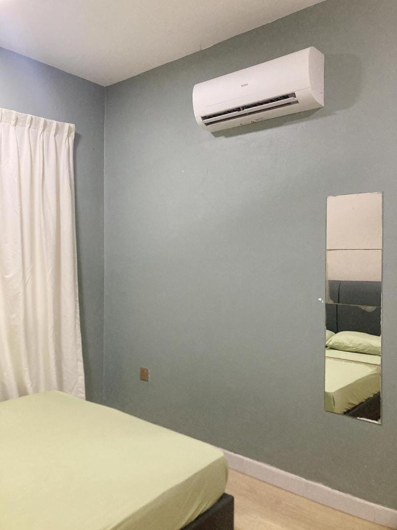 Bed, Photo of the whole room, Bedroom, air conditioner