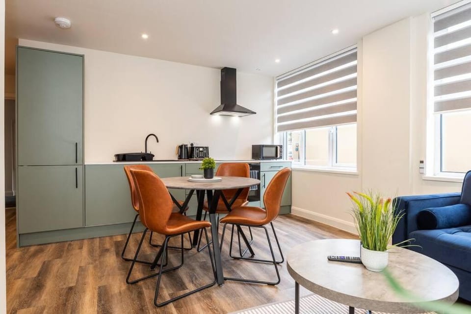 Coffee/tea facilities, Kitchen or kitchenette, Living room, Seating area