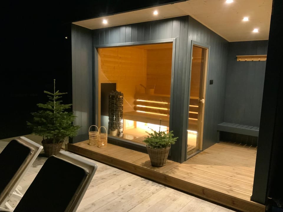 Night, Sauna