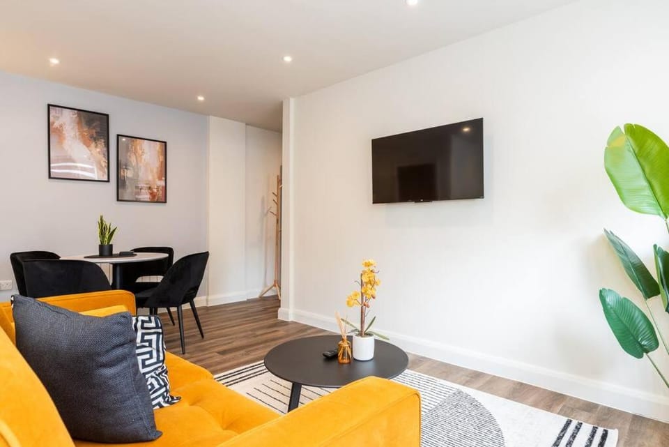 TV and multimedia, Seating area, Evening entertainment