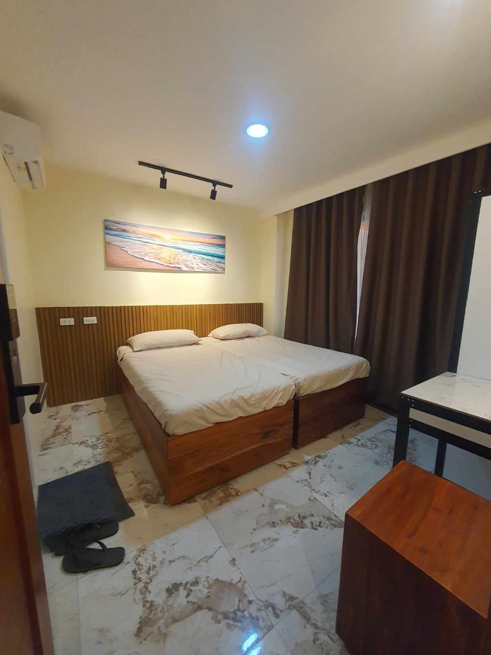 Bed, Photo of the whole room, Bedroom, air conditioner