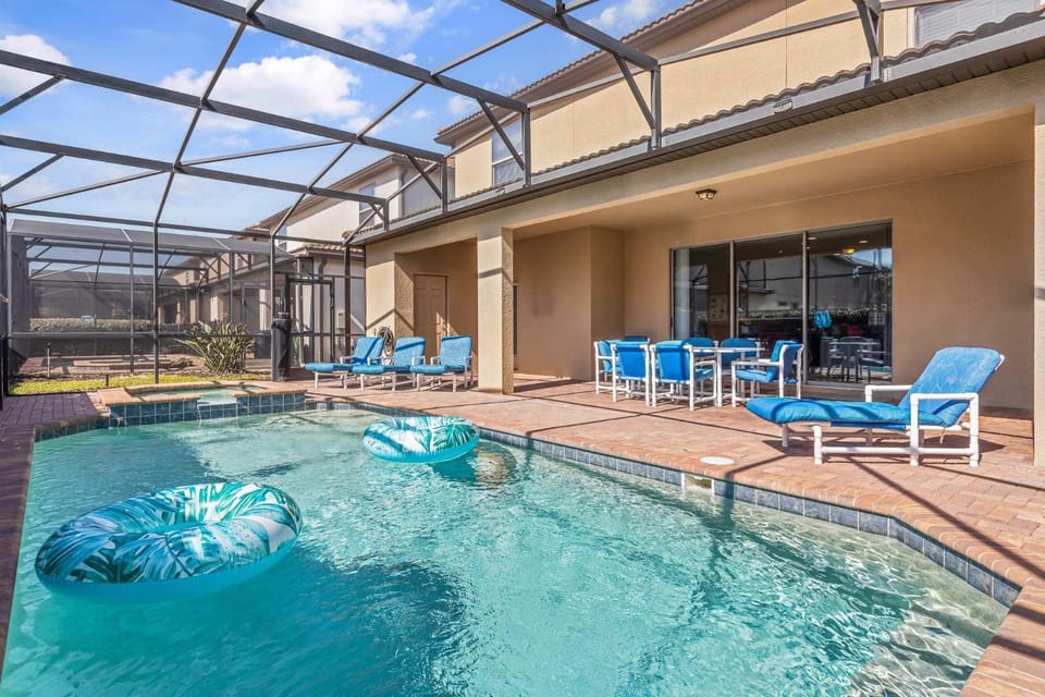 Patio, Pool view, Swimming pool, sunbed