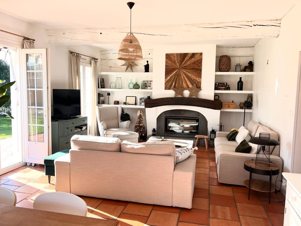 Living room, fireplace