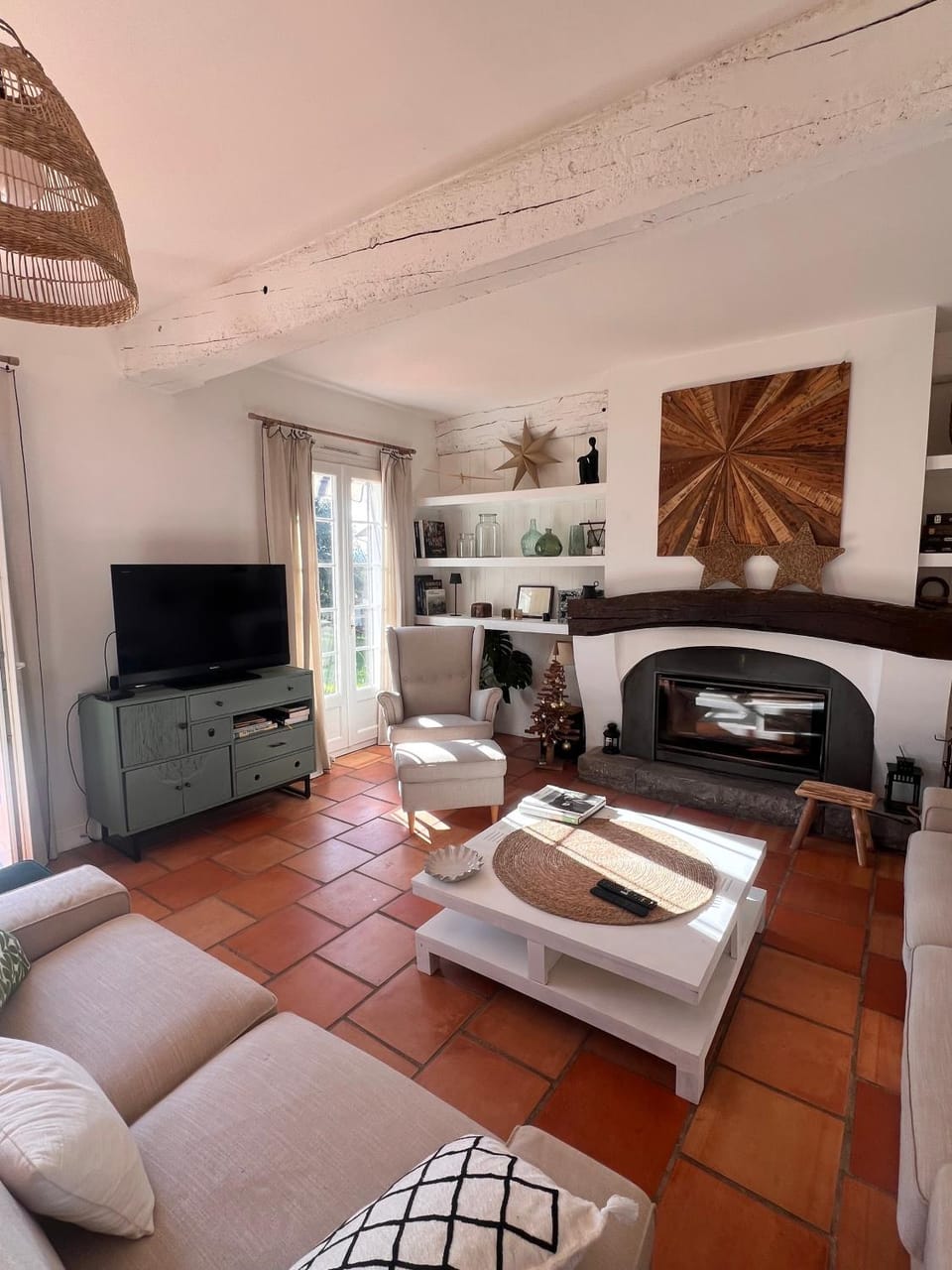 Living room, fireplace