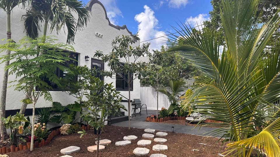 Charming Home Close to Beaches & Downtown House in Miami