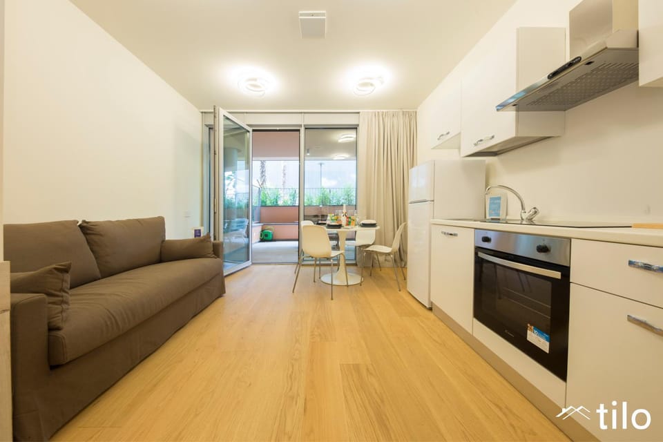 Kitchen or kitchenette, Living room, Seating area, Dining area, minibar, oven, pet friendly, stove