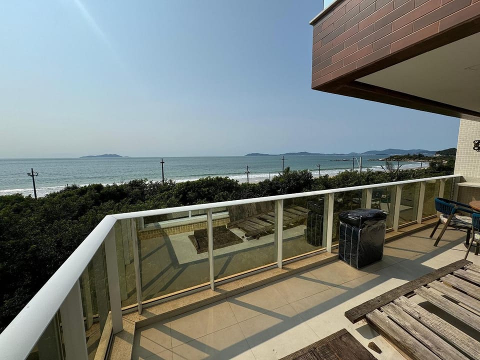 cód 31 - Apartamento 3 dormitórios frente mar Apartment in Florianopolis