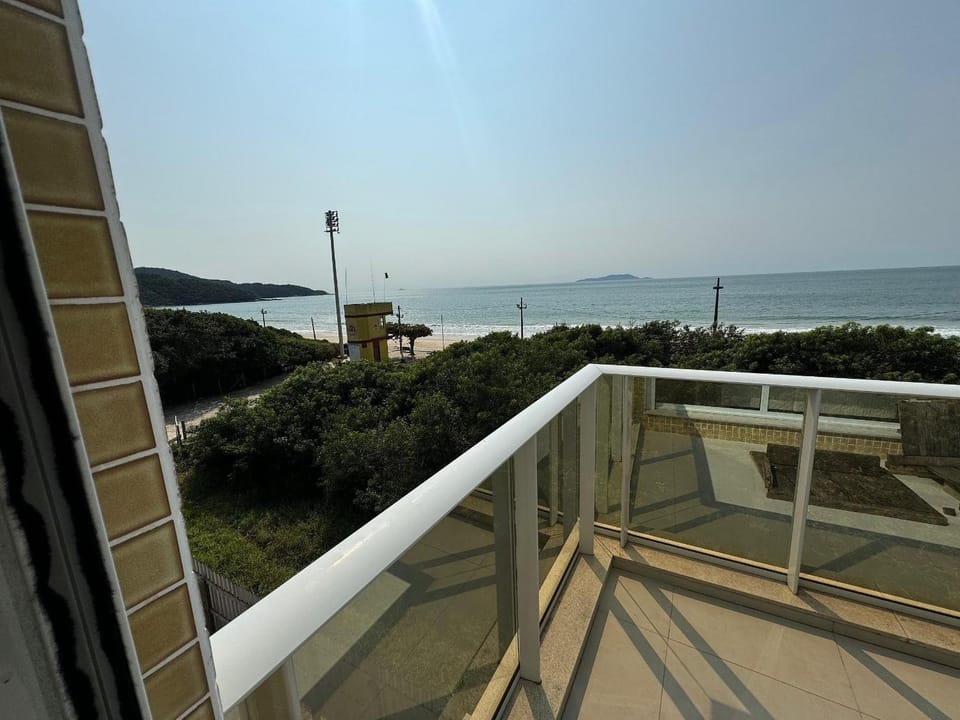 cód 31 - Apartamento 3 dormitórios frente mar Apartment in Florianopolis