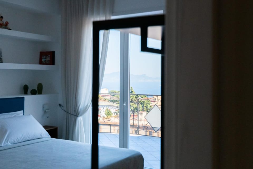 Bed, Balcony/Terrace, Photo of the whole room, Sea view