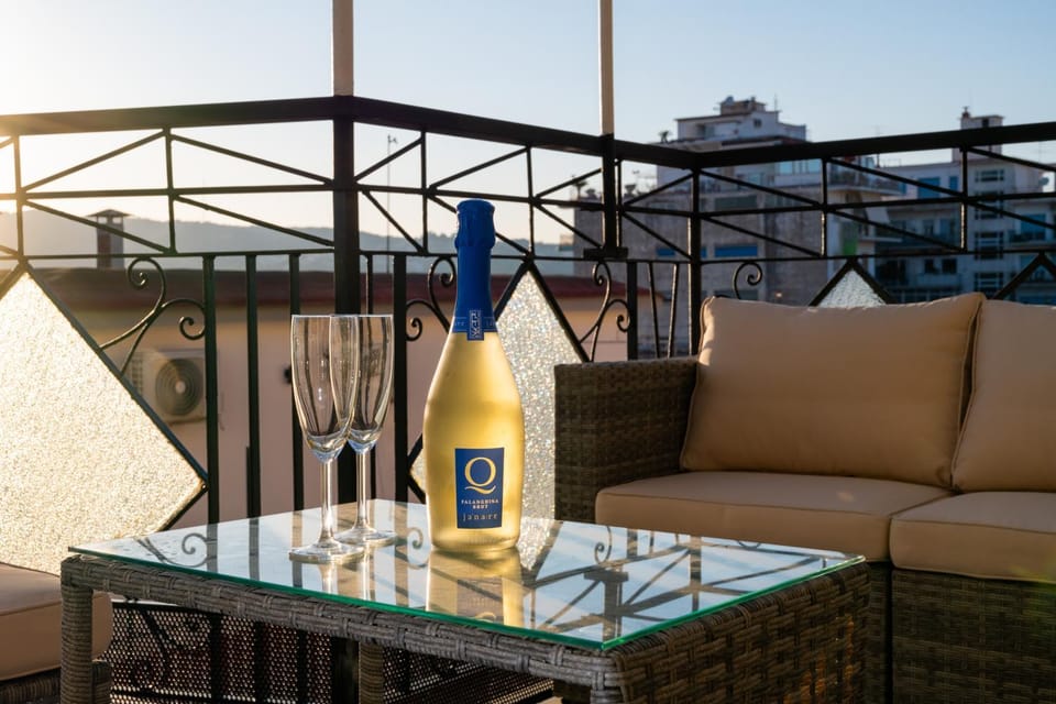 View (from property/room), Food and drinks, Drinks, Alcoholic drinks