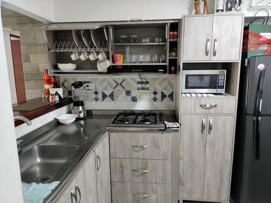Kitchen or kitchenette, minibar, stove
