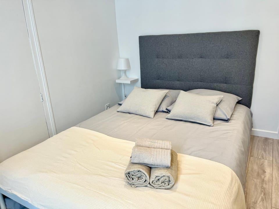 Petit appartement agréable au cœur du 11e arrondissement Apartment in Paris