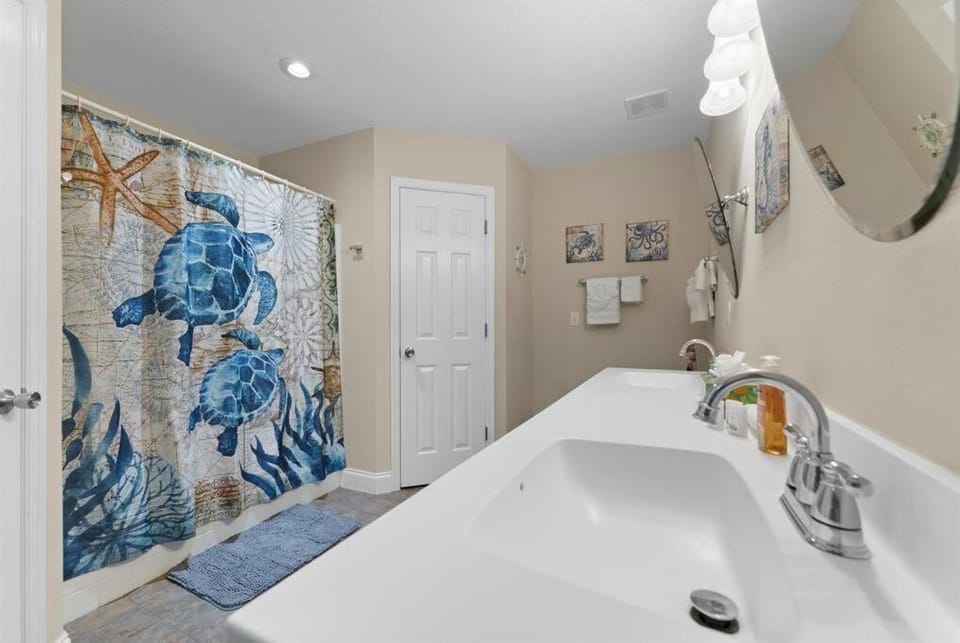 Wander by the Waves Pet Friendly House in Palm Coast