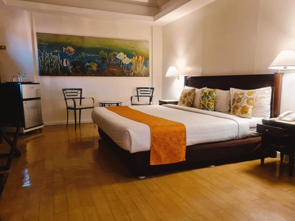 Bed, Seating area