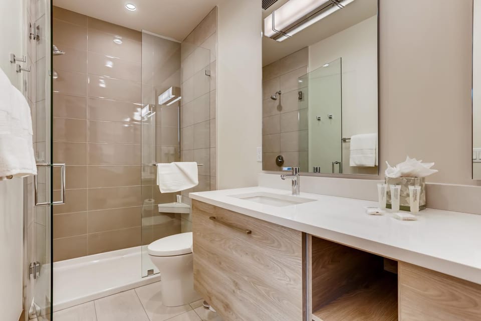 Basecamp Townhome 07 by East West Hospitality Apartment in Avon