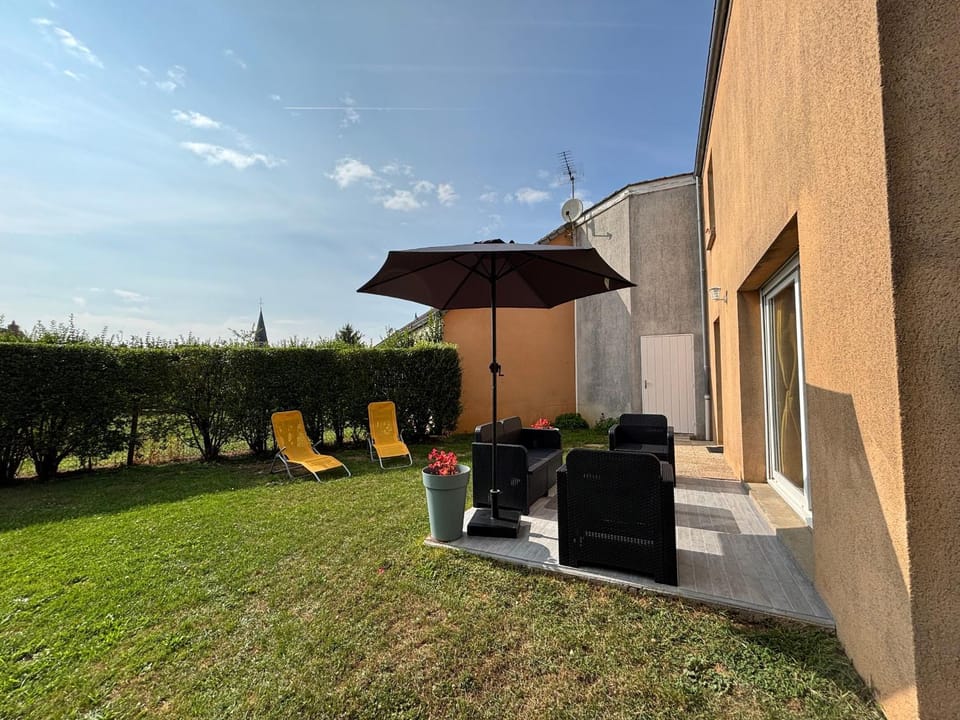 Gîte tout inclus avec jardin et ping-pong, proche A20 - FR-1-591-615 House in Centre-Val de Loire