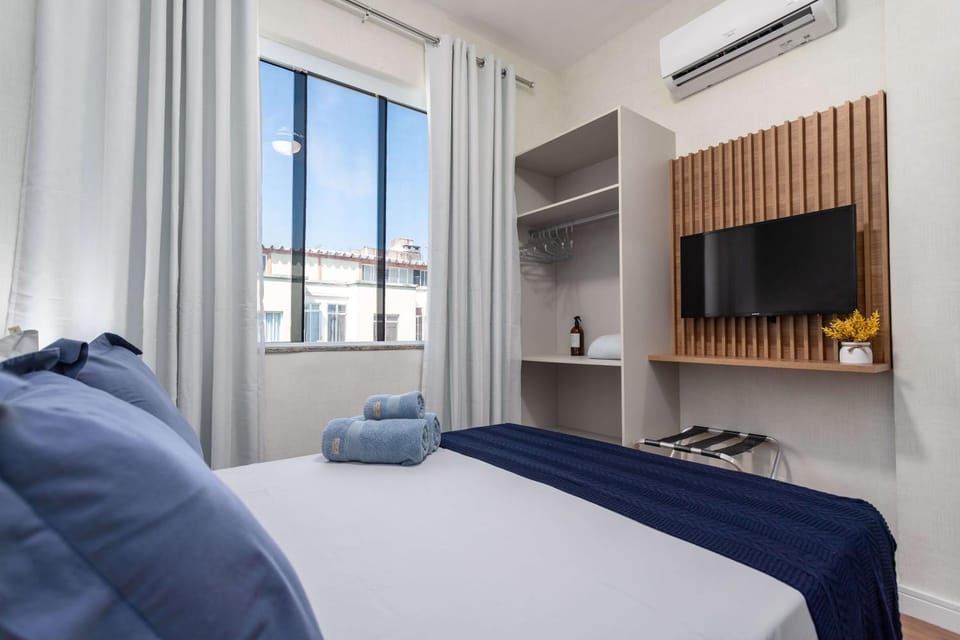 Bed, TV and multimedia, Photo of the whole room, Evening entertainment, Bedroom, air conditioner