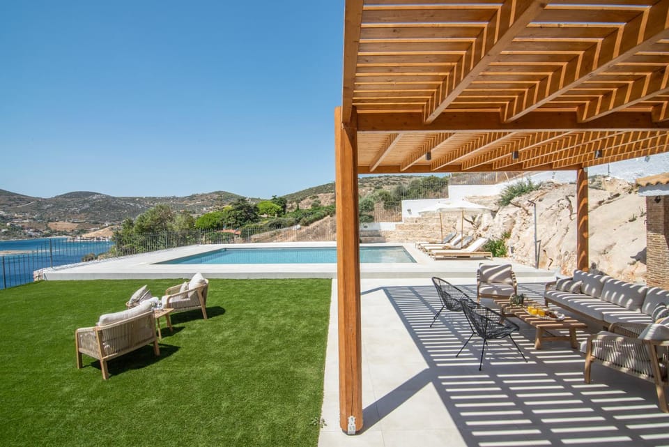Swimming pool, sunbed