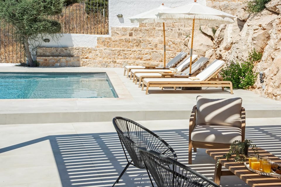 Swimming pool, sunbed