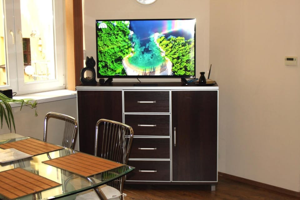 Dining area, Evening entertainment