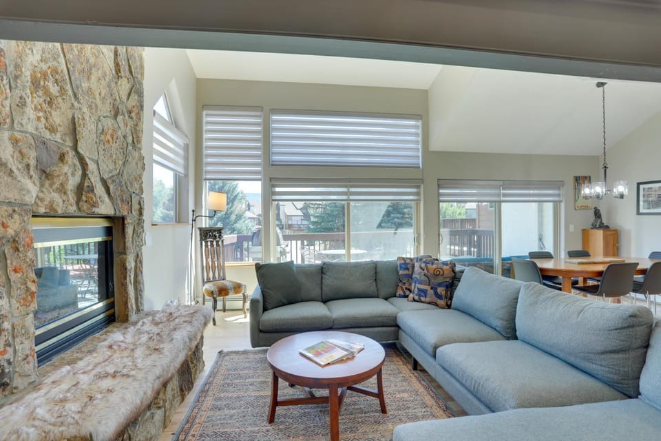 Edwards Townhome ~ 4 Mi to Beaver Creek Resort! House in Edwards
