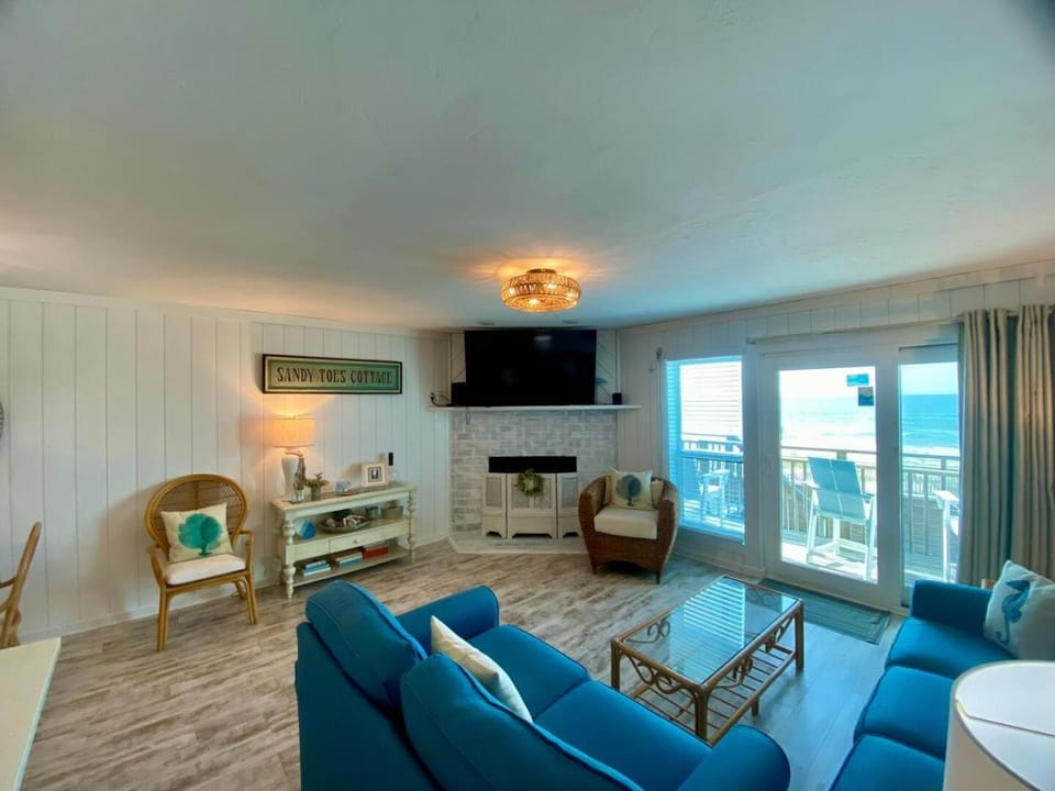 Ocean Mile F-4-Beachfront-Community Pool House in Saint George Island