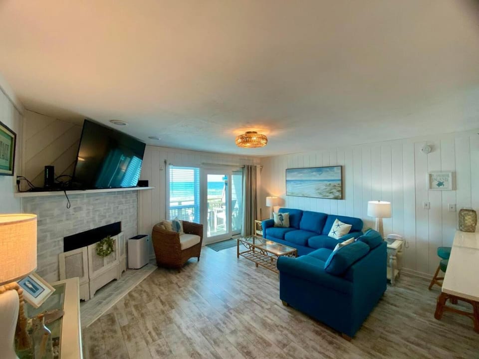 Ocean Mile F-4-Beachfront-Community Pool House in Saint George Island