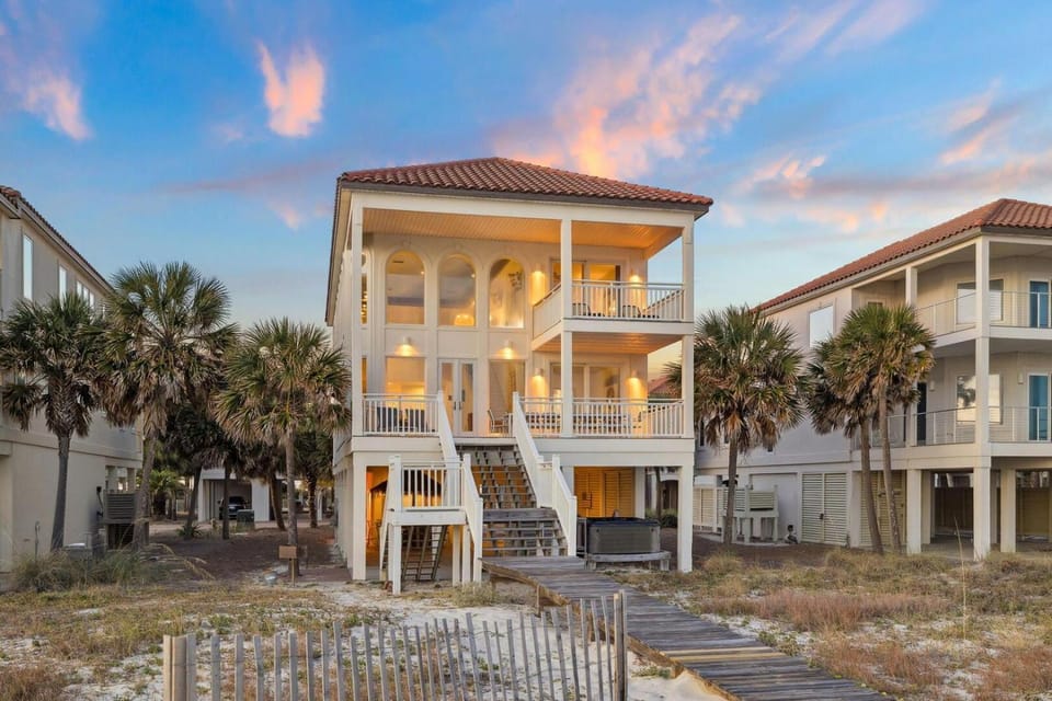 1st to the Beach-Sunset Beach-Beachfront-Pet Friendly-Hot Tub House in Saint George Island