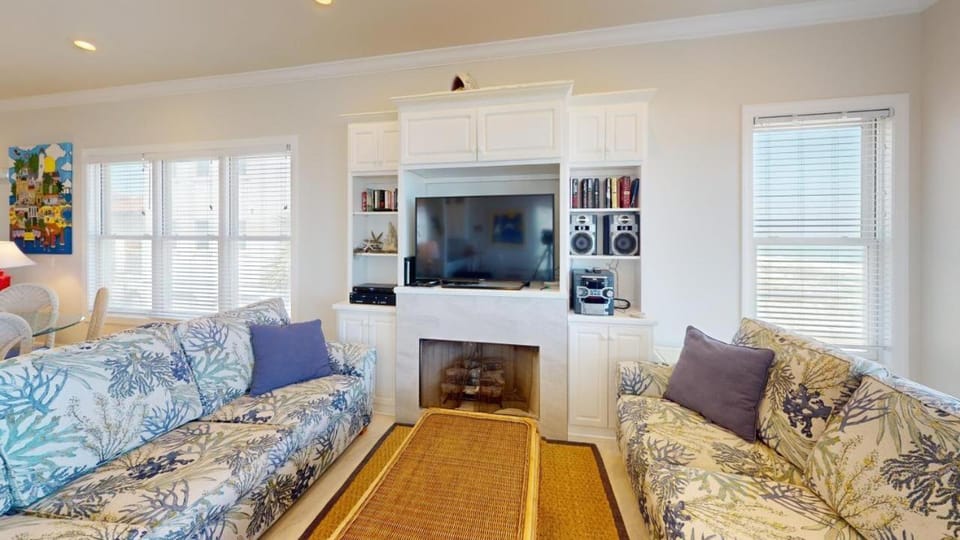 A Place of Grace-Sunset Beach-Beachfront-Pet Friendly-Community pool House in Saint George Island
