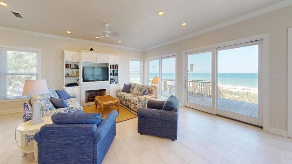 A Place of Grace-Sunset Beach-Beachfront-Pet Friendly-Community pool House in Saint George Island