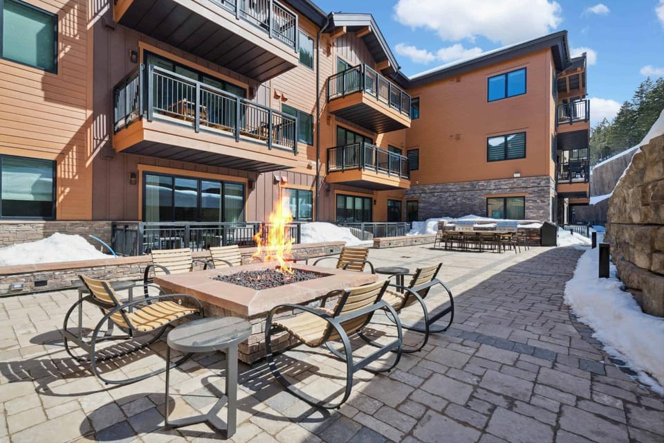 Frontgate 207 by East West Hospitality Apartment in Avon