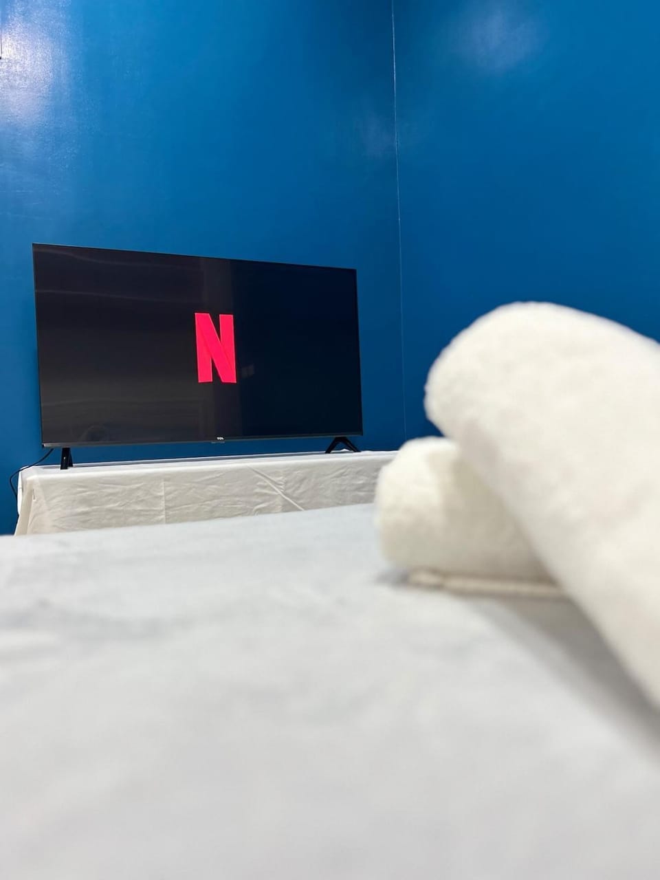 Bed, TV and multimedia, Bedroom