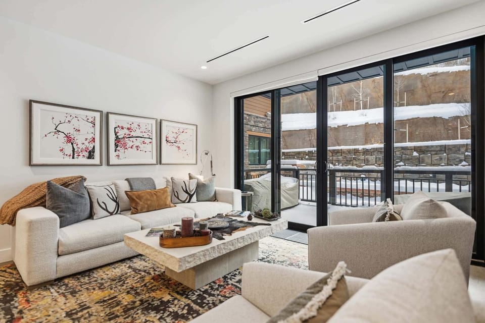 Frontgate 209 by East West Hospitality Apartment in Avon