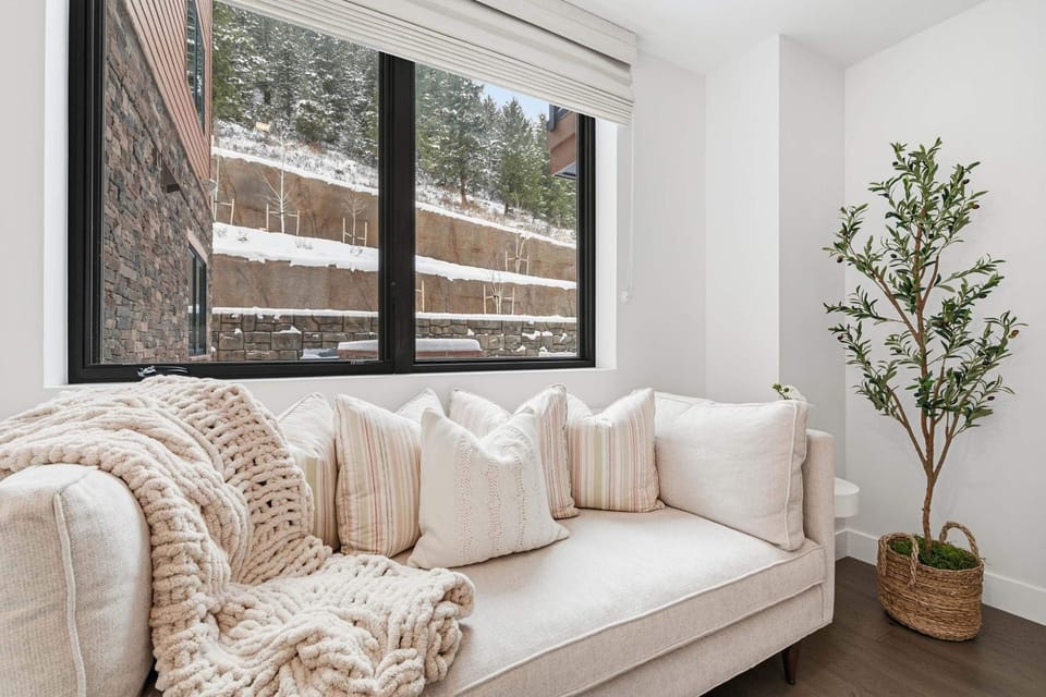Frontgate 209 by East West Hospitality Apartment in Avon