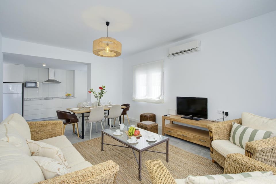 TV and multimedia, Living room, Dining area