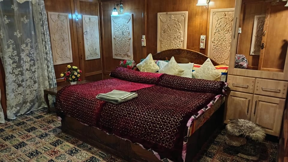 Bed, Photo of the whole room, Bedroom, towels, wardrobe