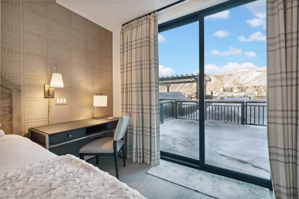 Frontgate 210 by East West Hospitality Apartment in Avon