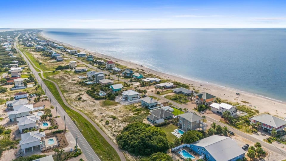 The Extra Mile-2BR-Across from beach House in Saint George Island