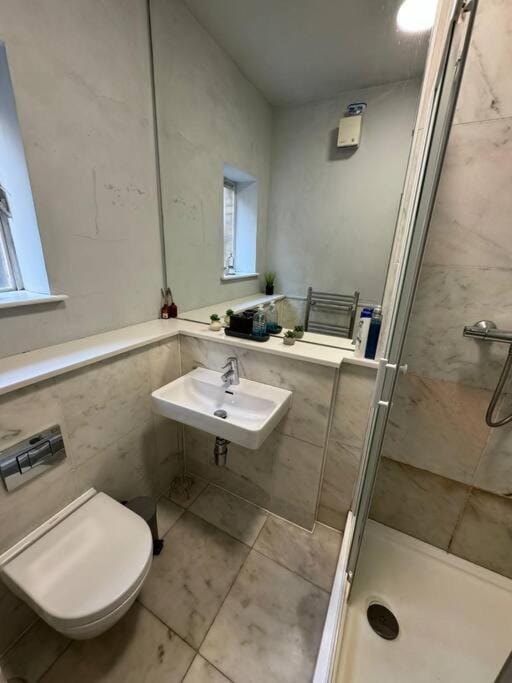 Sleep 4 in heart of Fitzrovia Near Oxford CL6 Apartment in London Borough of Islington