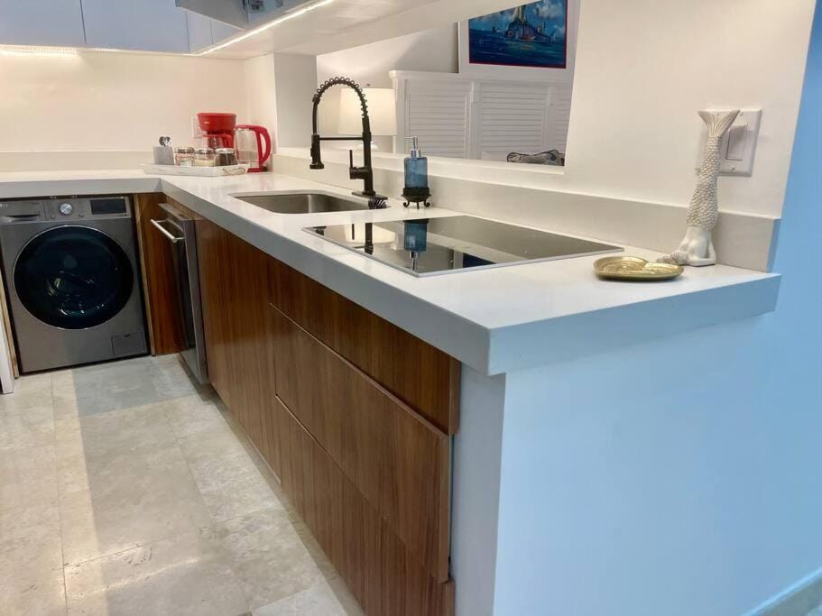 Kitchen or kitchenette, dishwasher, stove, washing machine