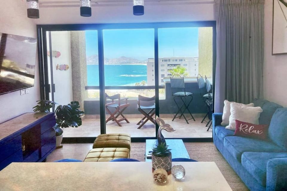 View (from property/room), Balcony/Terrace, Living room, Seating area, Sea view