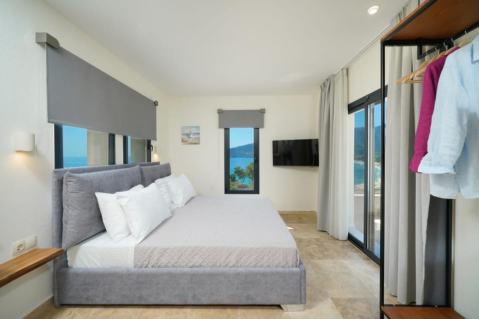 Bed, TV and multimedia, Bedroom