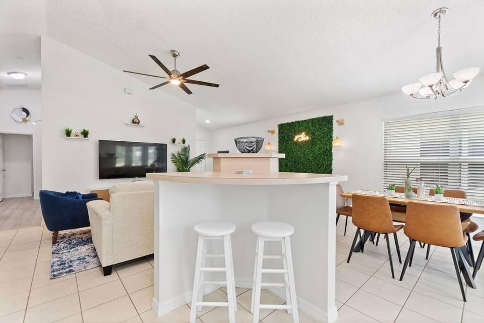 TV and multimedia, Kitchen or kitchenette, Dining area
