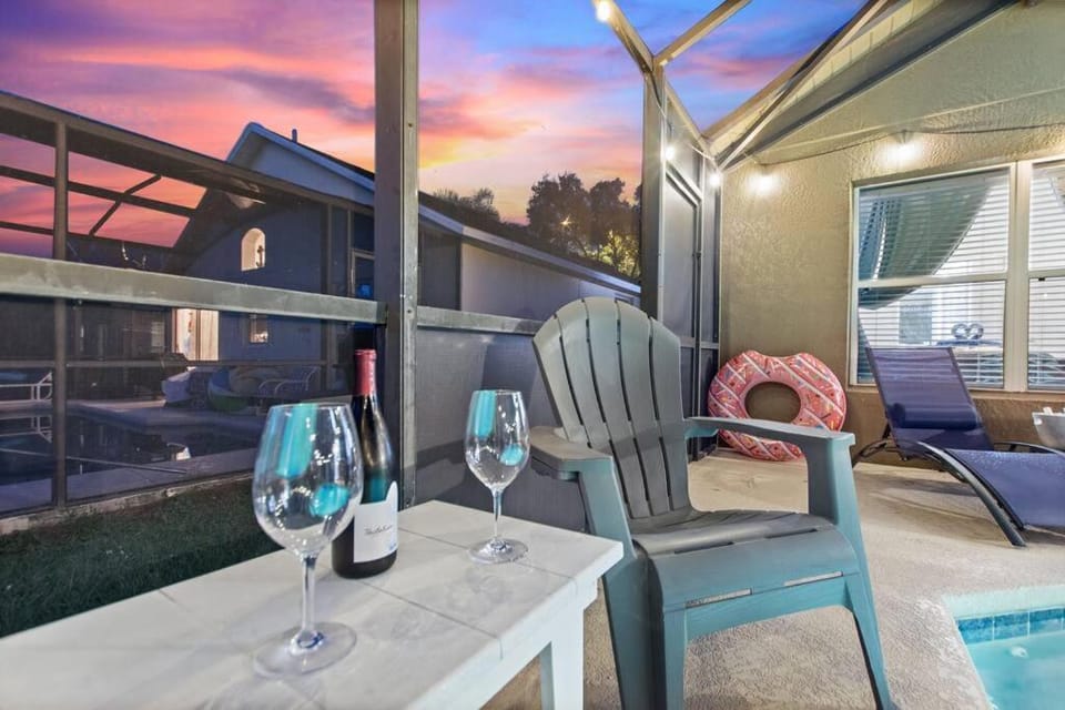 Patio, View (from property/room), Food and drinks, Pool view, Swimming pool, Drinks, sunbed