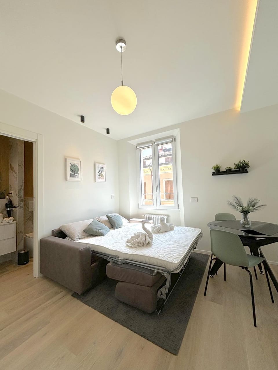 Bed, Living room