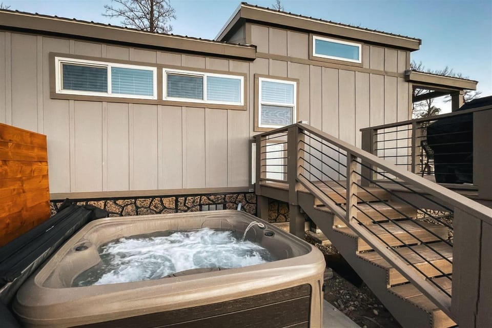 Bear Hug Cabin Cabin in Ruidoso