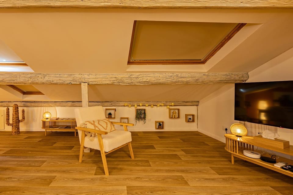TV and multimedia, Living room, Seating area