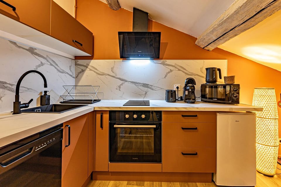 Coffee/tea facilities, Kitchen or kitchenette, dishwasher, oven, pet friendly, stove, toaster, kitchen