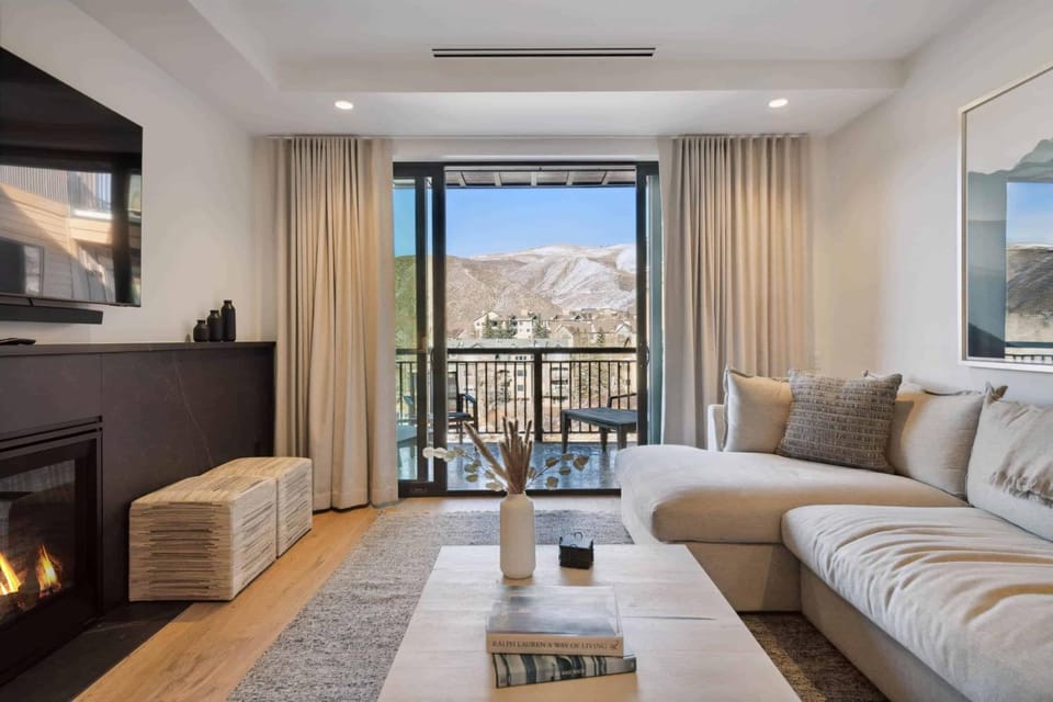 Frontgate 310 by East West Hospitality Apartment in Avon